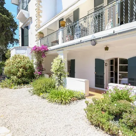 Apartment In A Beautiful Quiet Parking - Benakey