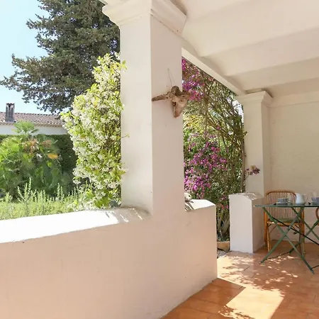Apartment In A Beautiful Quiet Parking - Benakey *